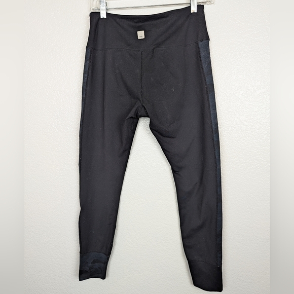 Vuori Asymmetric Color Block Leggings Camo - Picture 4 of 4